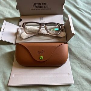 Meta Ray-Ban Clear Frame Glasses with Tan Case